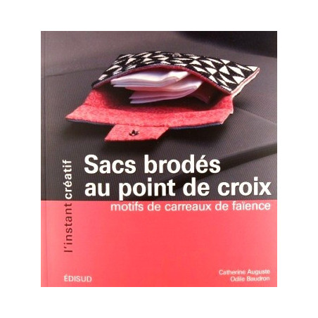 Sacs brodés au point de croix